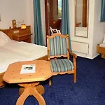 Im Wellnesshotel An Der Piste, Sauna, Pool, Fruehstueck Moeglich Ξενοδοχείο με διαμερίσματα *