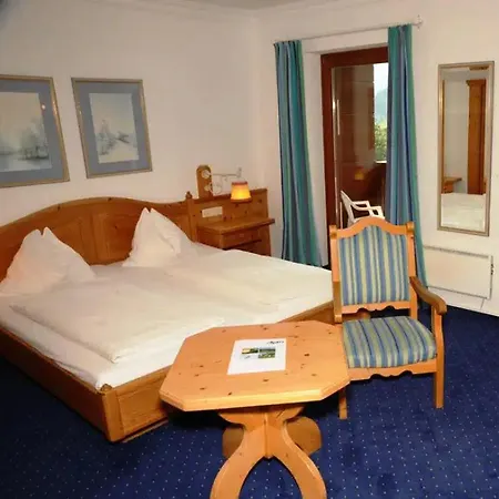 Im Wellnesshotel An Der Piste, Sauna, Pool, Fruehstueck Moeglich アパートホテル ヒンタータール